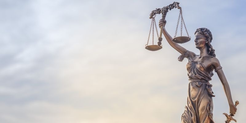 Dosya:Gavel and Scales.jpg